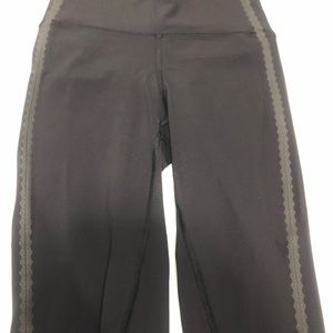 Black lululemon size 2 tights, 28inch inseam